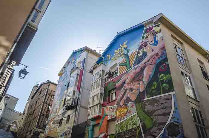 Álava - Vitoria-Gasteiz 56 - murales Mano a Mano.jpg